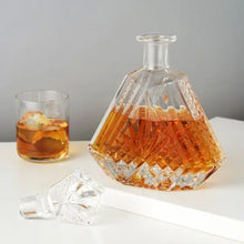 Cargar imagen en el visor de la galería, Admiral Crystal Irish-Cut Whiskey Decanter Viski Shefu choice
