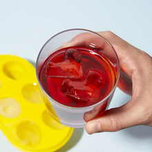 Charger l&#39;image dans la galerie, Quack the Ice™ Silicone Ice Cube Tray by TrueZoo TrueZoo
